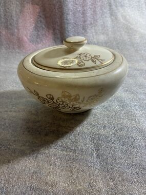 Knowles Cream Ceramic Lidded Sugar Jar with Gold Floral Detailing